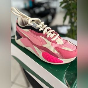 •••PUMA ••• WOMEN ••• SIZE 10